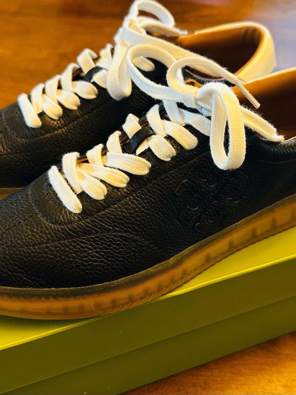 Tory Burch Phoenix Sneaker Tumbled Leather Black/Purity Trainers EU 38.5 US 8.5 - Picture 2 of 12